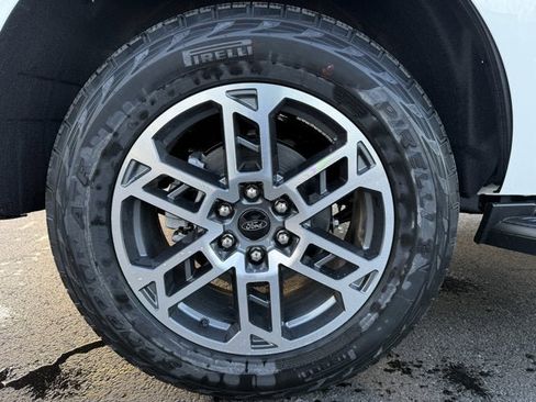 New 2026 Ford Expedition Active image 9