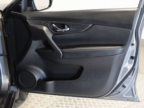 Used 2017 Nissan Rogue SV AWD/4WD image 32