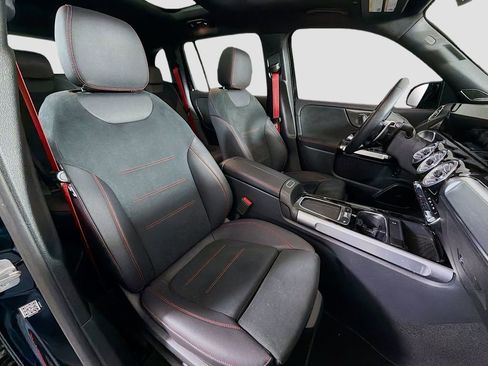 Used 2025 Mercedes-Benz GLB 35 AMG 4MATIC image 31