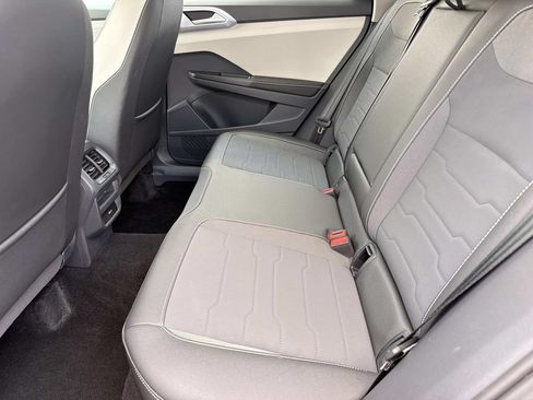 Used 2025 Volkswagen Taos SE w/ Panoramic Sunroof Package FWD image 13