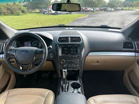 Used 2016 Ford Explorer XLT w/ Equipment Group 202A AWD/4WD image 5