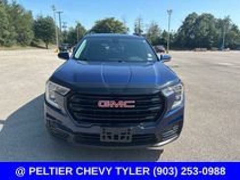 Used 2022 GMC Terrain SLE w/ Driver Convenience Package FWD image 2