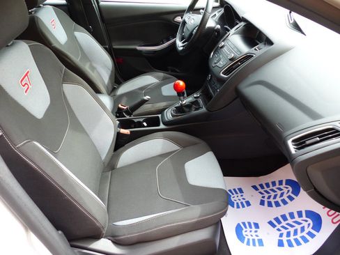 Used 2018 Ford Focus ST image 25