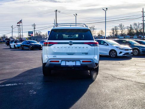 Used 2023 Nissan Pathfinder Platinum w/ Lighting Package (N93) image 6