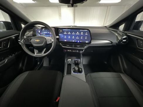 New 2026 Chevrolet Equinox EV LT image 19