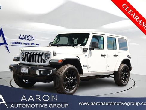 Used 2025 Jeep Wrangler Unlimited Sahara w/ Safety Group AWD/4WD image 1
