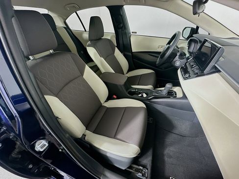 Used 2025 Toyota Corolla LE FWD image 28