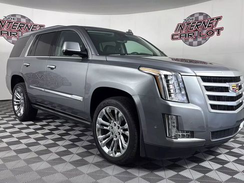 Used 2020 Cadillac Escalade Premium Luxury w/ LPO, Radiant Package AWD/4WD image 11