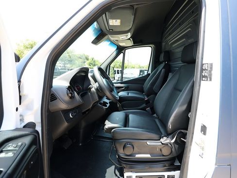 Used 2022 Mercedes-Benz Sprinter 4500 image 16