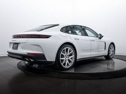 Certified 2025 Porsche Panamera 4 image 7