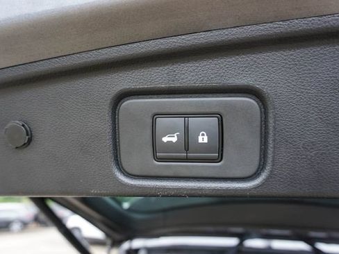 Used 2025 Nissan Pathfinder SV FWD image 9
