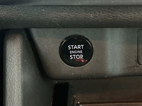 Used 2024 Nissan Rogue SV image 27