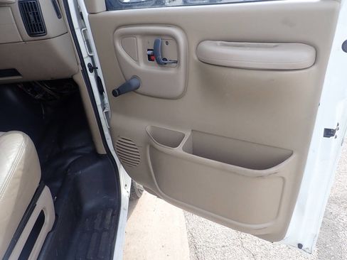 Used 2000 Chevrolet Express 3500 Extended image 21