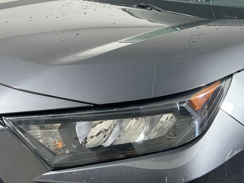 Used 2021 Toyota RAV4 LE FWD image 11