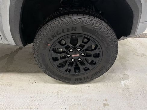 New 2026 GMC Canyon Elevation w/ Convenience Package image 14