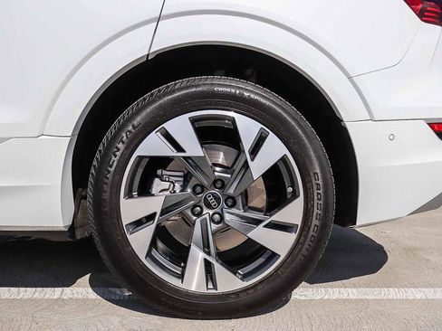 Used 2023 Audi e-tron Premium Plus w/ Premium Plus Package AWD/4WD image 13