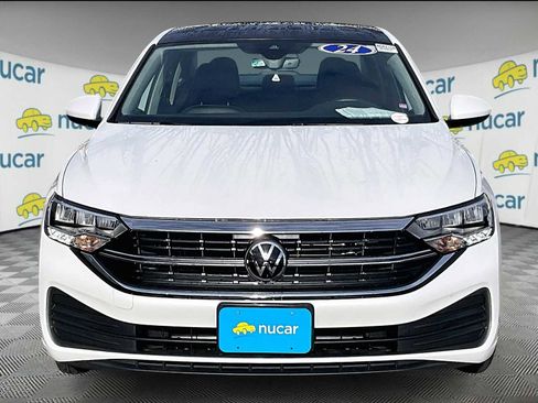 Used 2024 Volkswagen Jetta SE w/ Panoramic Sunroof Package image 2