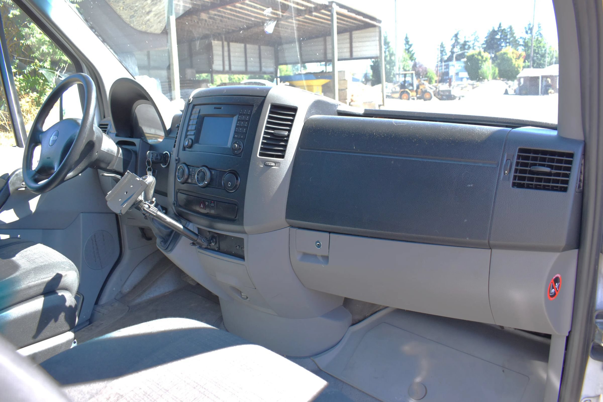 Used 2017 Freightliner Sprinter 2500 RWD image 10