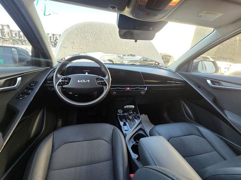 Used 2023 Kia Niro EX image 18