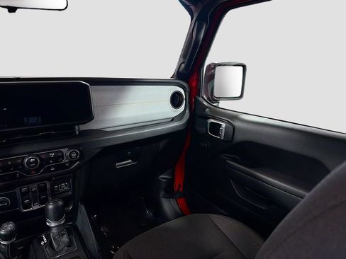Used 2024 Jeep Wrangler Unlimited w/ Convenience Group AWD/4WD image 23