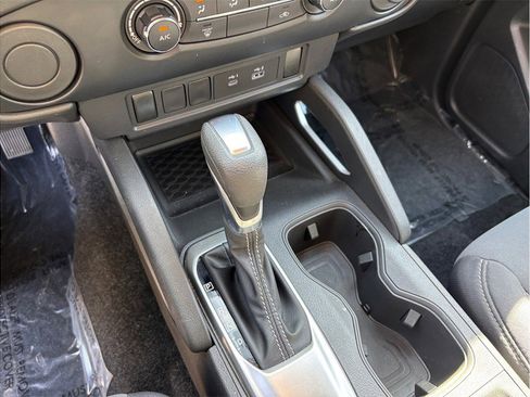 Used 2022 Nissan Frontier SV image 28