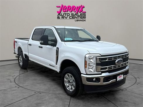 Used 2024 Ford F250 XLT w/ FX4 Off-Road Package image 19
