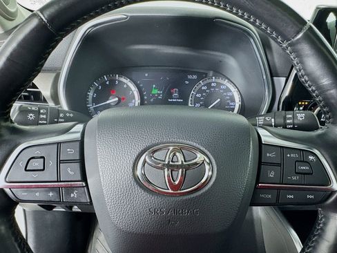 Used 2021 Toyota Highlander Limited image 16