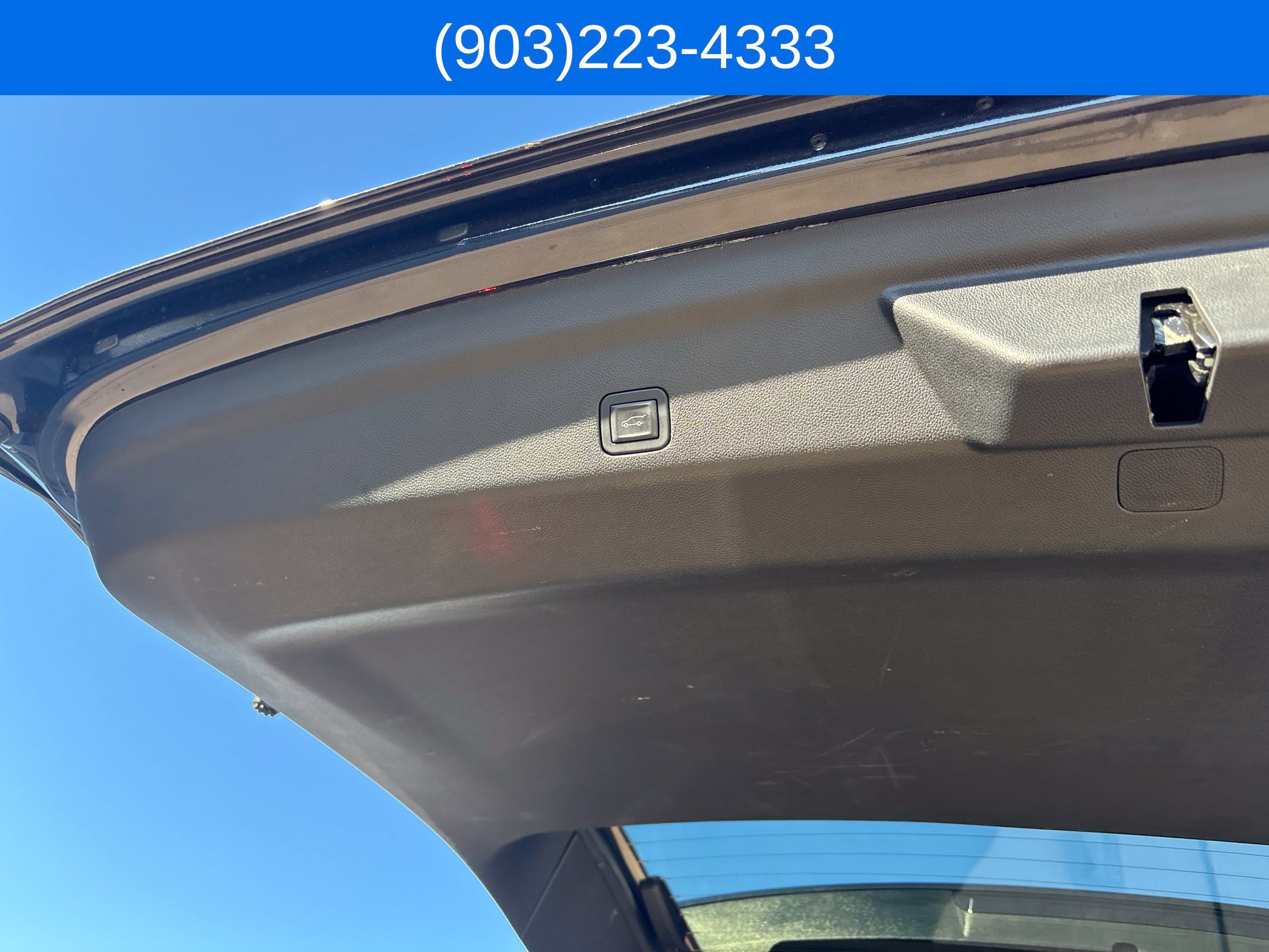 Used 2025 GMC Yukon Denali AWD/4WD image 14