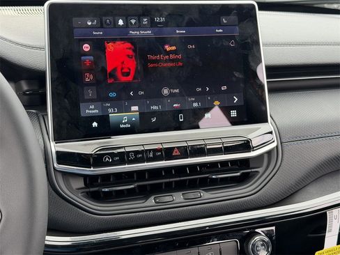 New 2026 Jeep Compass Latitude image 16