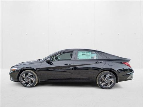 New 2025 Hyundai Elantra SEL image 5