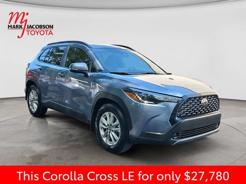 Used 2024 Toyota Corolla Cross LE w/ Moonroof Package AWD/4WD image 5