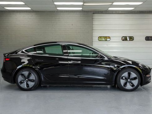 Used 2019 Tesla Model 3 Standard Range Plus image 5