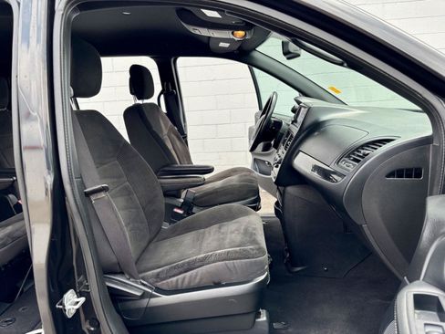 Used 2018 Dodge Grand Caravan SE FWD image 7