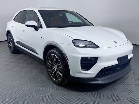Used 2025 Porsche Macan 4S Electric AWD/4WD image 9