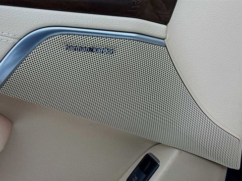 Used 2014 Mercedes-Benz SL 550 image 12