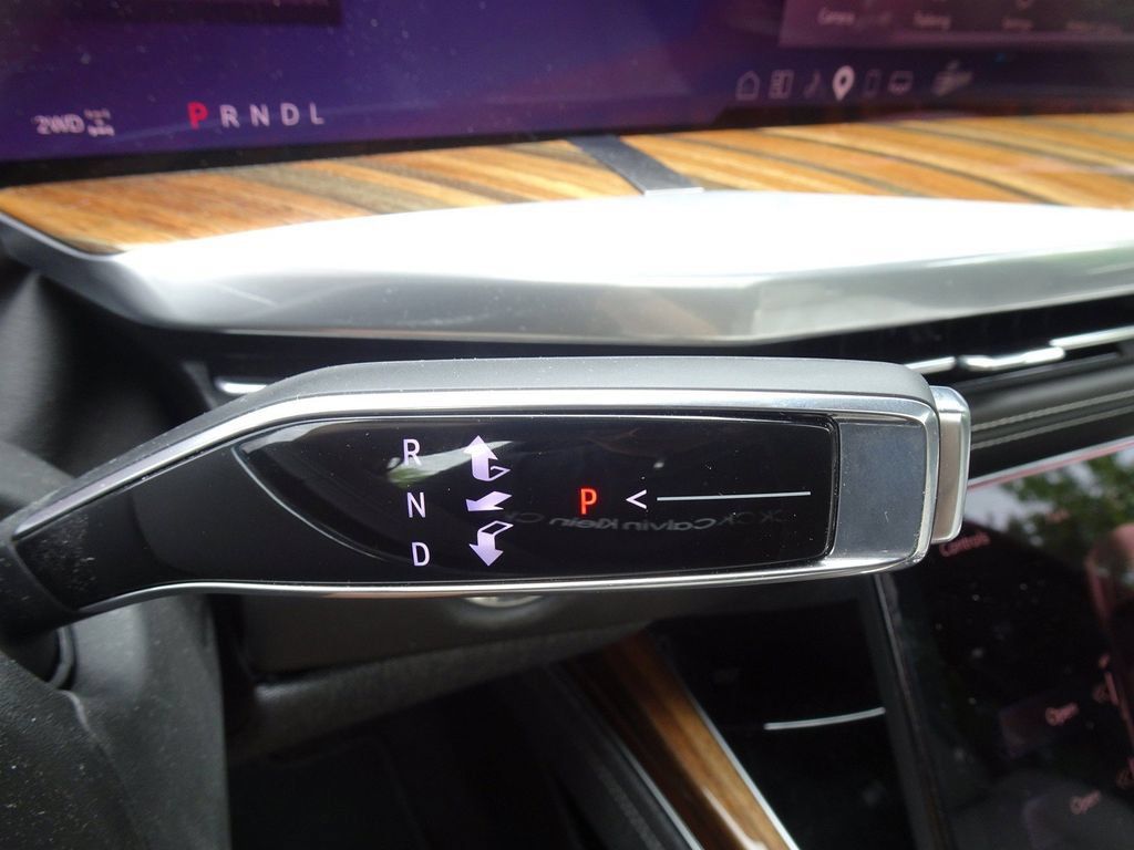 Certified 2026 Cadillac Escalade Platinum Sport w/ LPO, ONYX Package AWD/4WD image 18