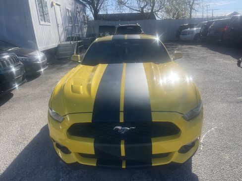 Used 2017 Ford Mustang GT RWD image 2