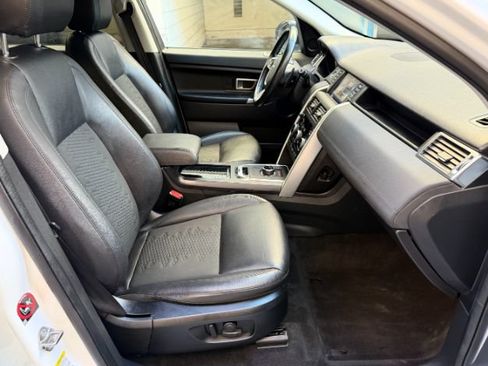 Used 2019 Land Rover Discovery Sport SE AWD/4WD image 16
