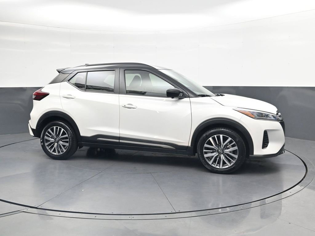 Certified 2024 Nissan Kicks SR FWD image 4