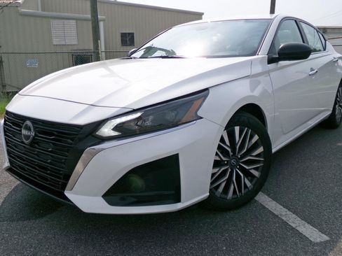 Used 2025 Nissan Altima 2.5 SV FWD image 1