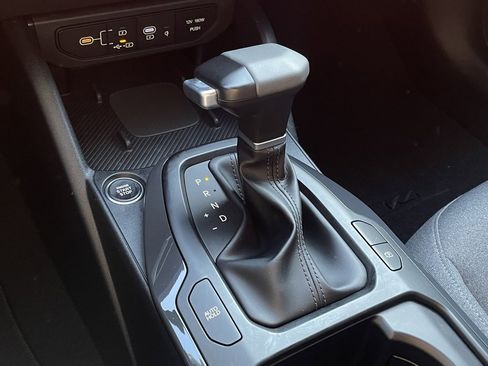 Certified 2025 Kia K4 EX image 18