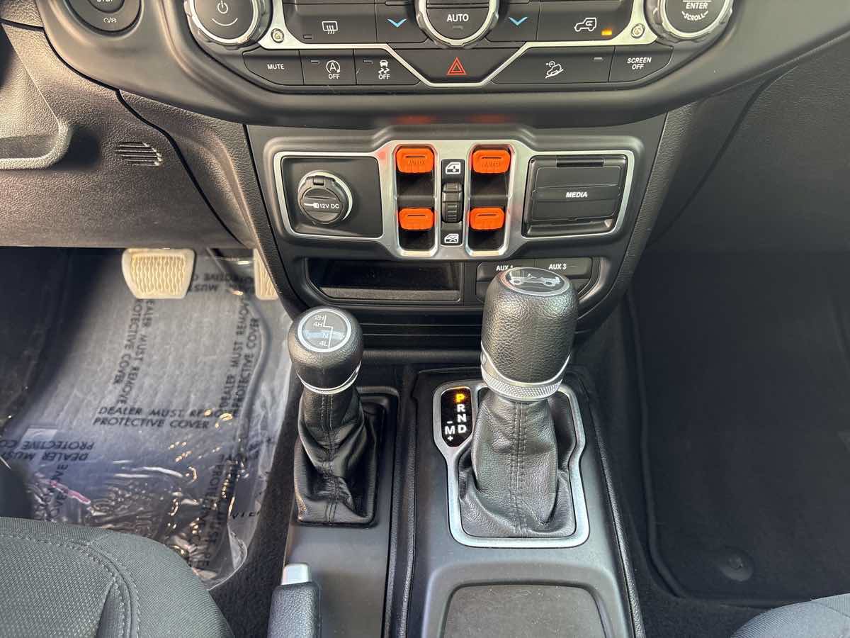 Used 2018 Jeep Wrangler Unlimited Sport S AWD/4WD image 25