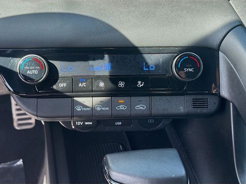Used 2025 Hyundai Elantra Sport FWD image 12