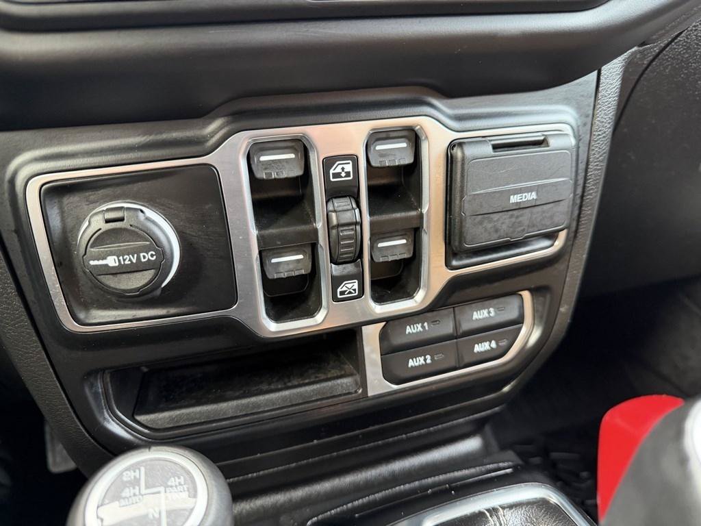 Used 2023 Jeep Wrangler Unlimited Sahara w/ Cold Weather Group AWD/4WD image 27