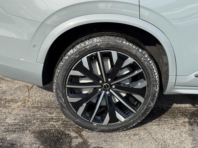 New 2026 Volvo XC90 T8 Plus w/ Protection Package Premier AWD/4WD image 4