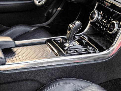 Used 2020 Jaguar XE S image 23