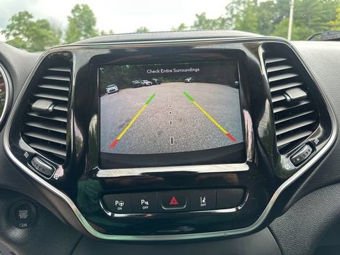 Used 2021 Jeep Cherokee Limited w/ Elite Package AWD/4WD image 39