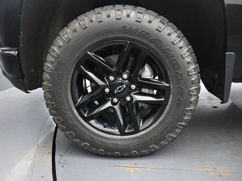 Used 2021 Chevrolet Silverado 1500 LT Trail Boss w/ Convenience Package II AWD/4WD image 14