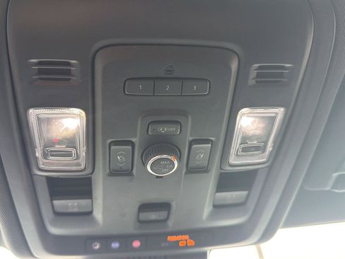 Used 2023 GMC Yukon SLT w/ SLT Premium Package image 23