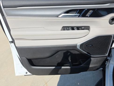 New 2026 Jeep Grand Wagoneer 4WD image 25